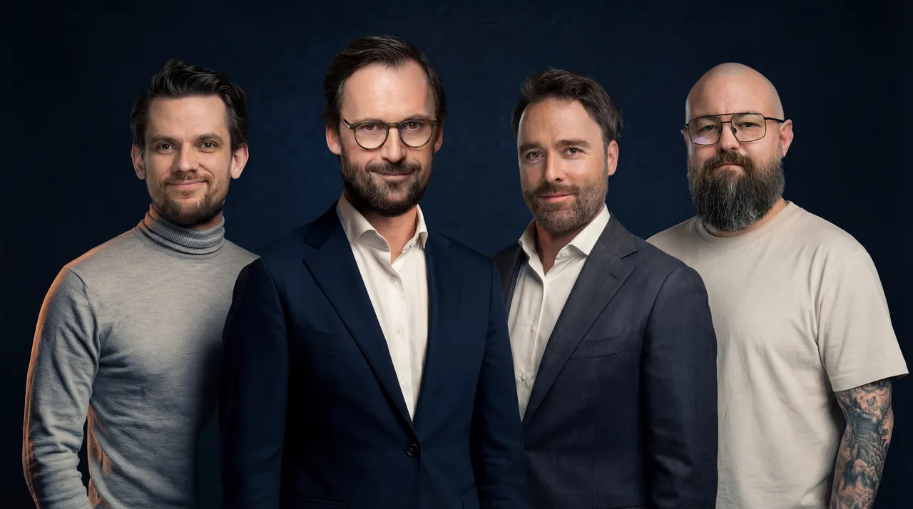 CEO Alexander Maresch mit dem salestech Studio Management